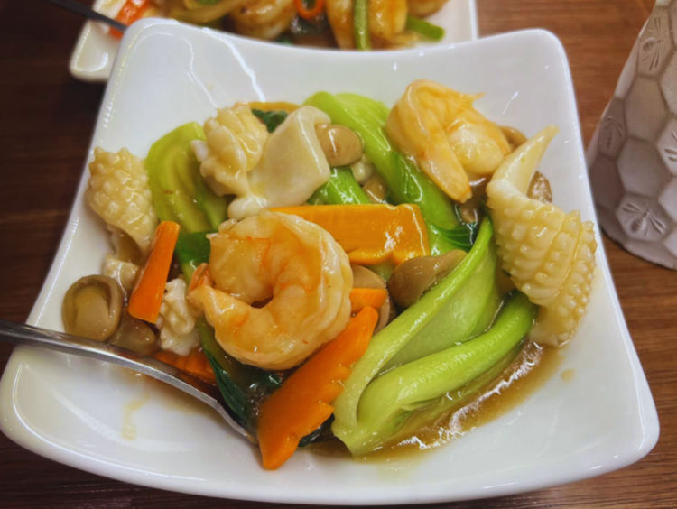 Ming's Cuisine slider image