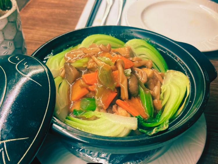 Ming's Cuisine slider image