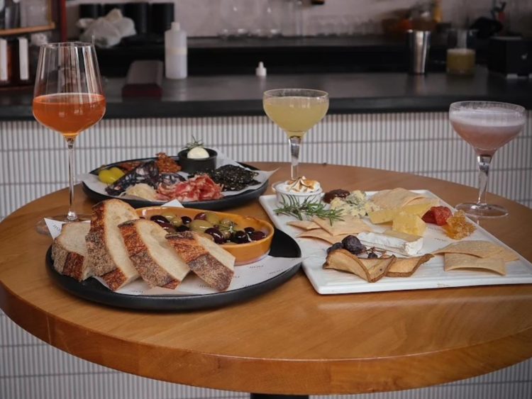 Noir Paddington slider image