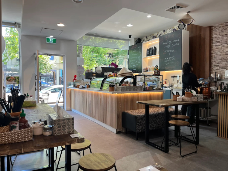 Leon Pho & Roll slider image