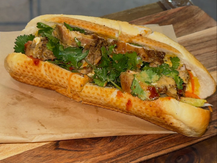 Leon Pho & Roll slider image