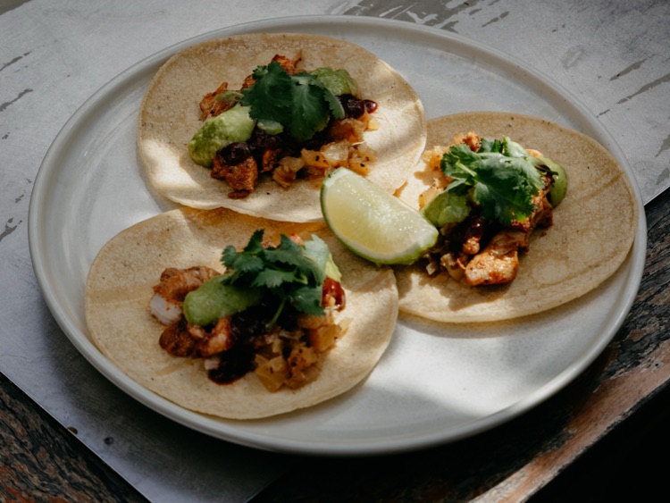 Eatz Cafe & Mexican Diner slider image