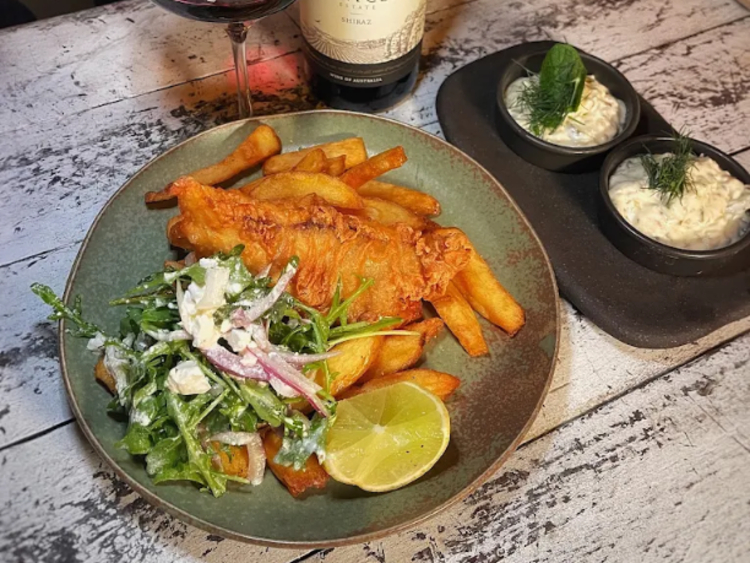 Manny's Wine and Fish slider image
