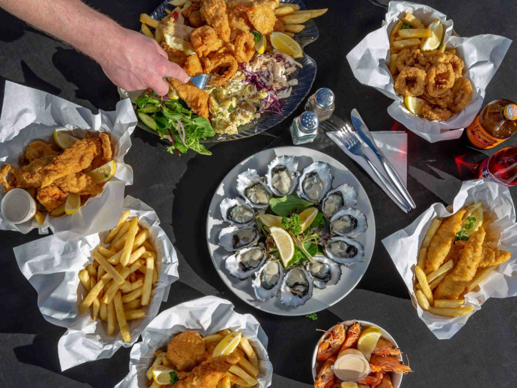 Mako Seafood slider image