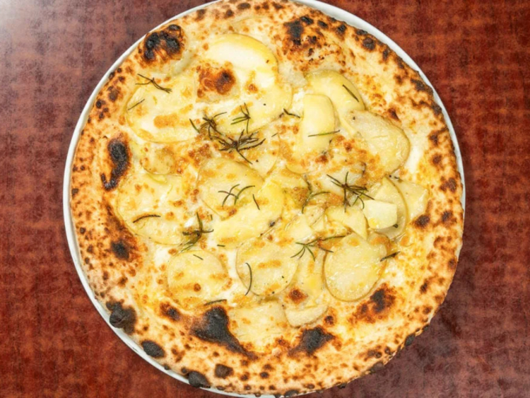 Maurizio Pizzeria slider image