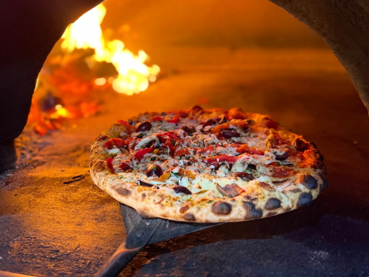 La Q Woodfire Pizza & Italian Restaurant slider image