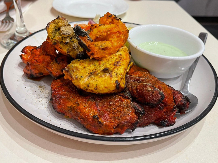 7 Village Indian Restaurant slider image