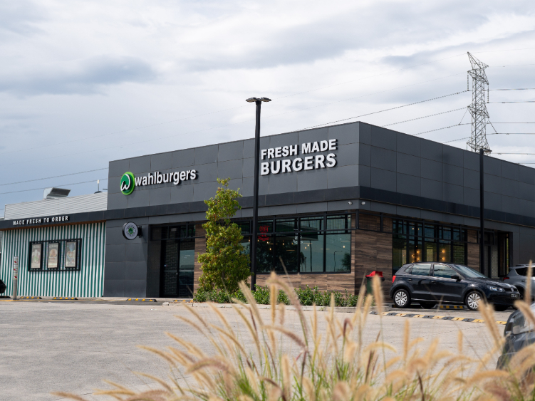 Wahlburgers - Bringelly slider image