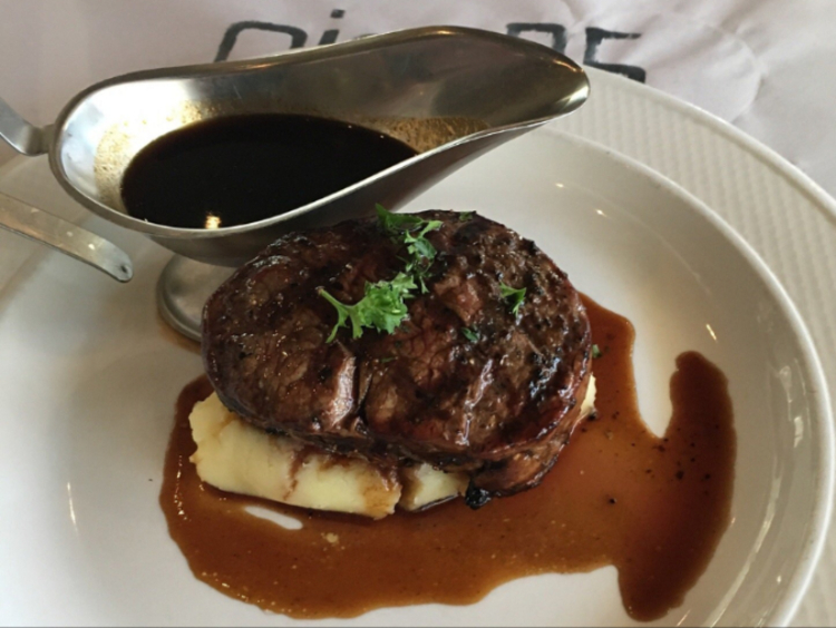 Pier 35 Bar & Grill slider image