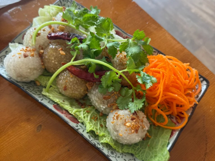 E.Laenoi Lao Restaurant slider image