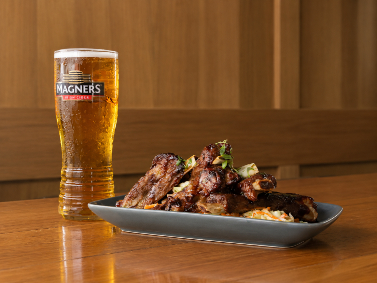 Jimmy O'Neills Whiskey & Alehouse slider image