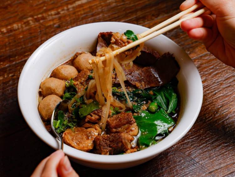 Pinto Thai Eatery slider image