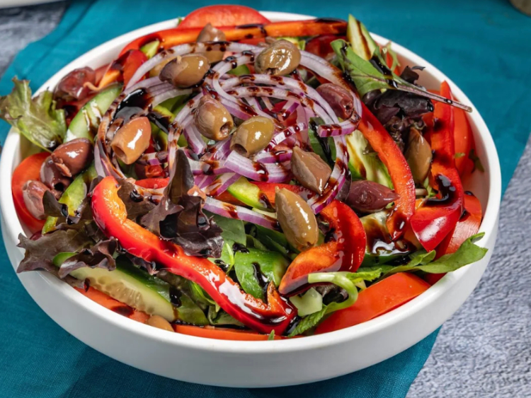 La Famiglia Italian Woodfired Pizzeria slider image