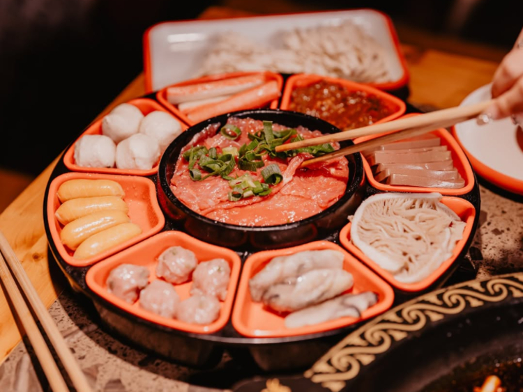 Wu Ming Hot Pot slider image