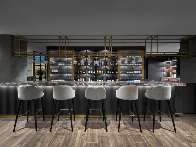M Bar at Melbourne Marriott Hotel slider image