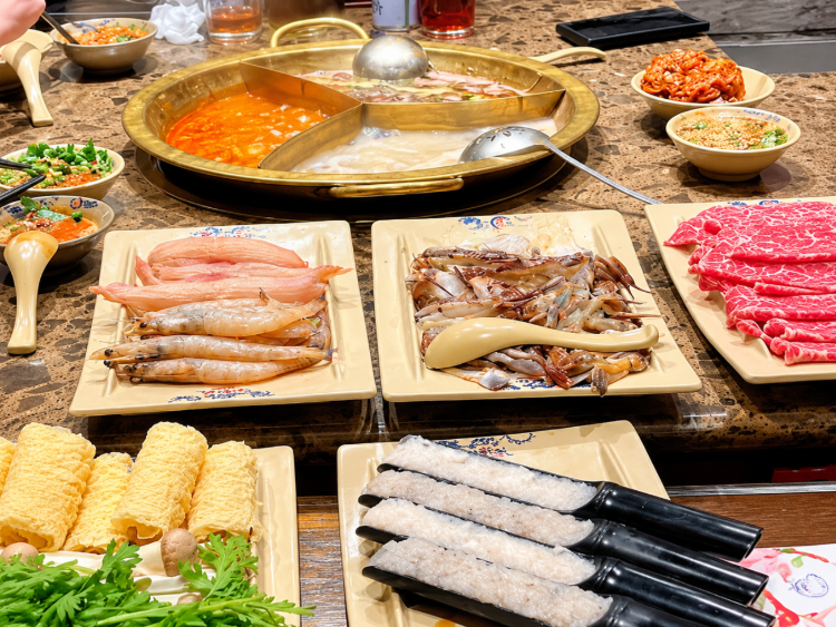 Xiao Long Kan Chinese Hotpot slider image
