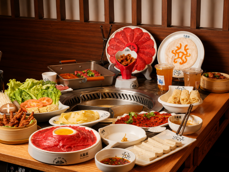 Da Long Yi Hot Pot slider image