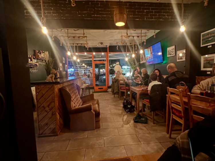 Tomato & Basil Pizzeria slider image