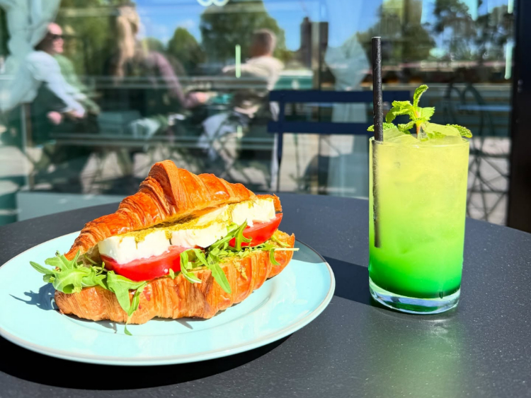 Cafe 90 Delice slider image