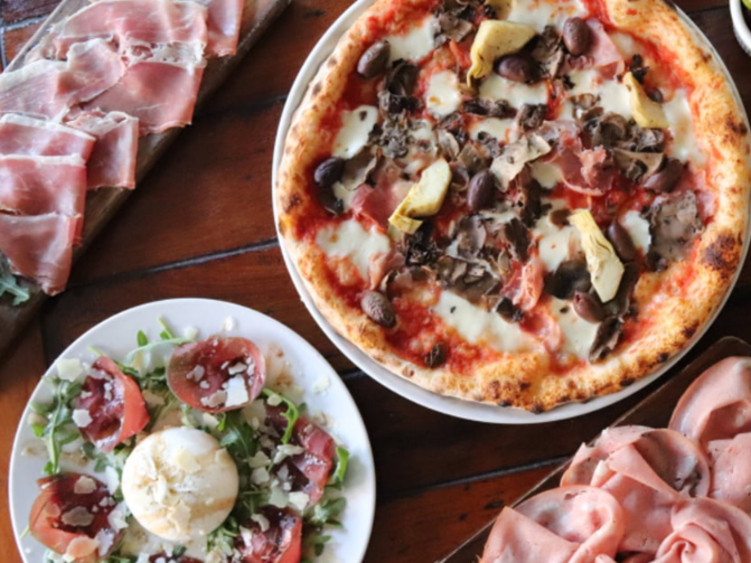 Pizza Vacanza Italian Restaurant slider image