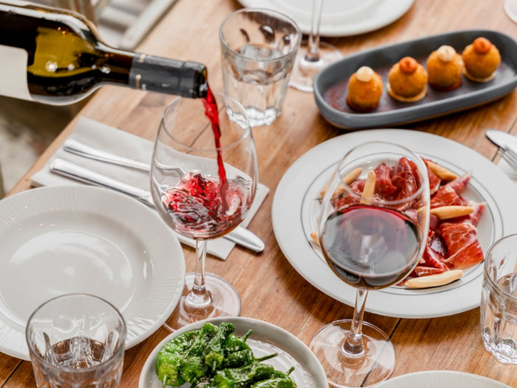 La Farola Cafe & Bistro slider image