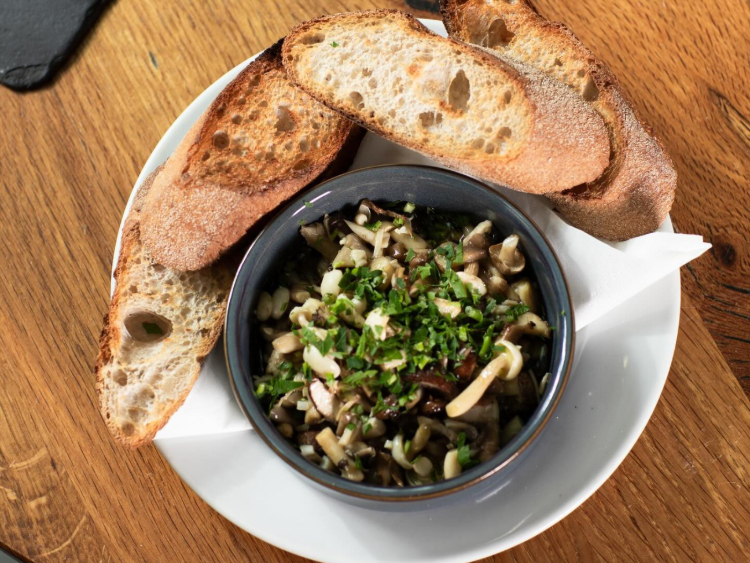 Crossrail - Notes Coffee Roasters & Bar slider image