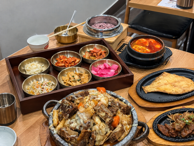 BukChangDong - Central slider image