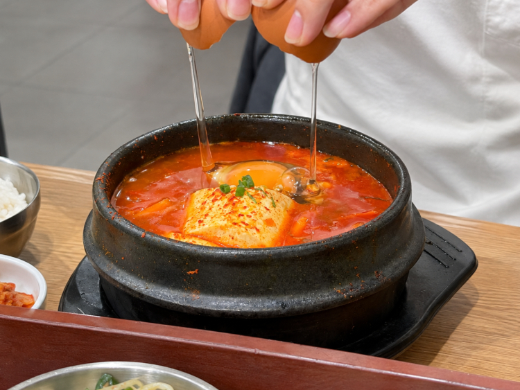 BukChangDong - Central slider image
