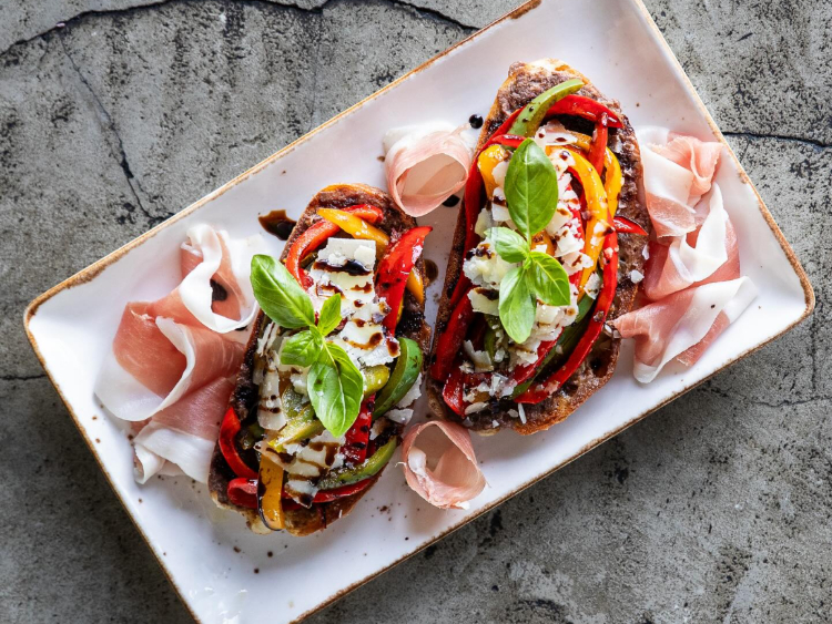 Cubby House Pizzeria slider image