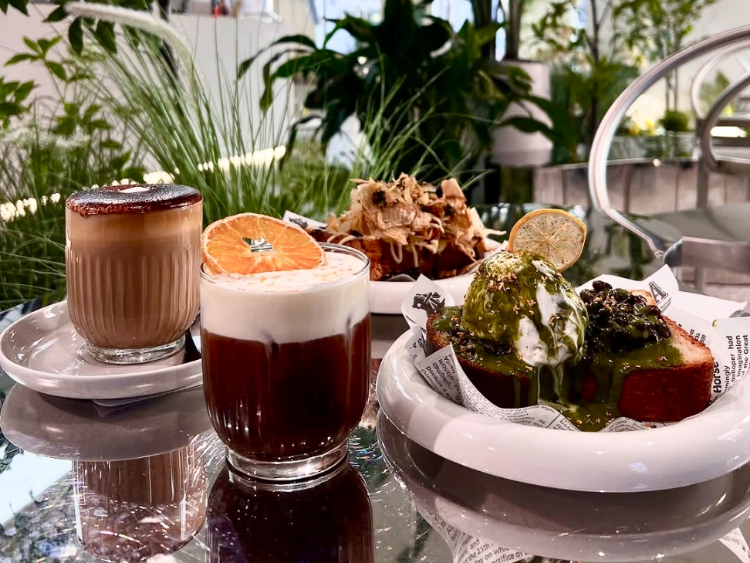 Beanoholic Cafe slider image