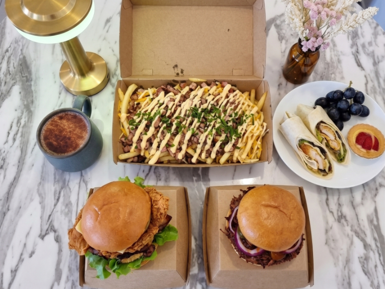 Porkies Cafe & Grill slider image