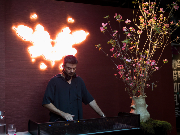 Bar See See slider image