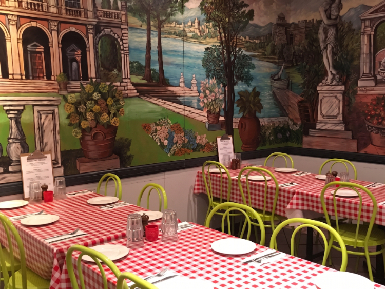 Mamma Mia's slider image