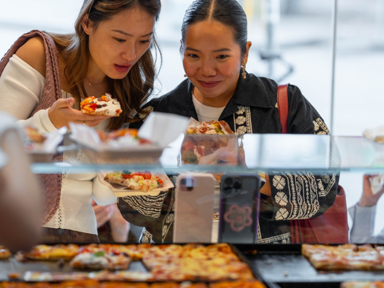 La Dea Pizza slider image