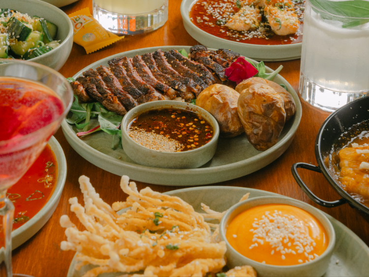 Henley's Cocktail Bar & Kitchen slider image