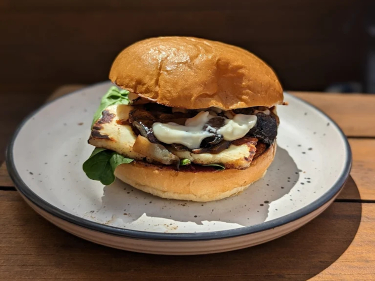 The White Rabbit Cafe, Bar and Grill slider image