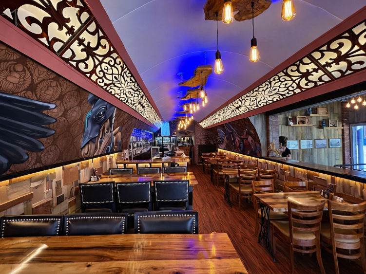 Wooden Horse Bar and Pizza slider image