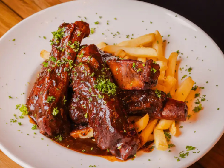 Wooden Horse Bar and Pizza slider image
