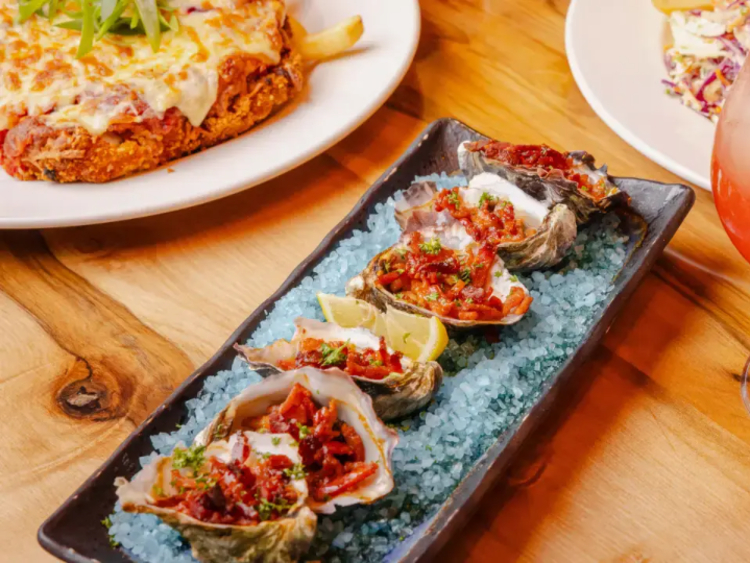 Wooden Horse Bar and Pizza slider image