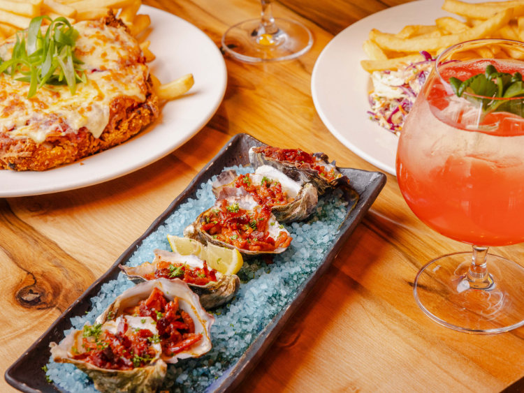 Wooden Horse Bar and Pizza slider image