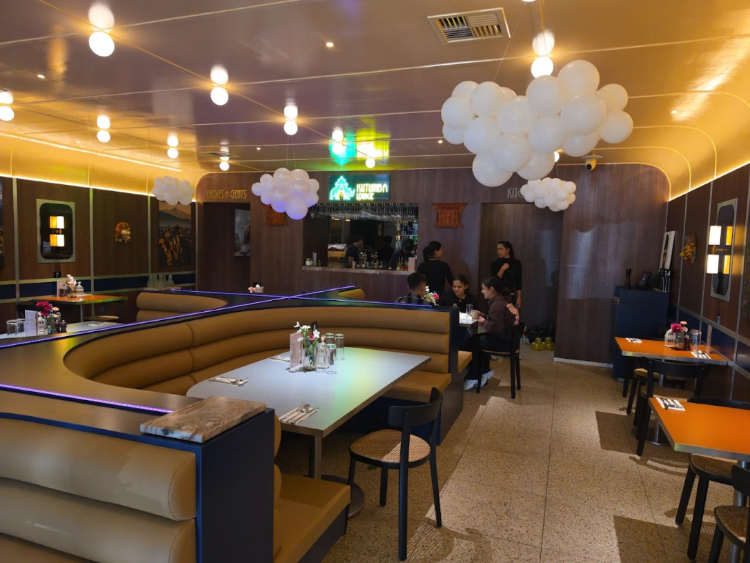 Kutumba Lounge slider image