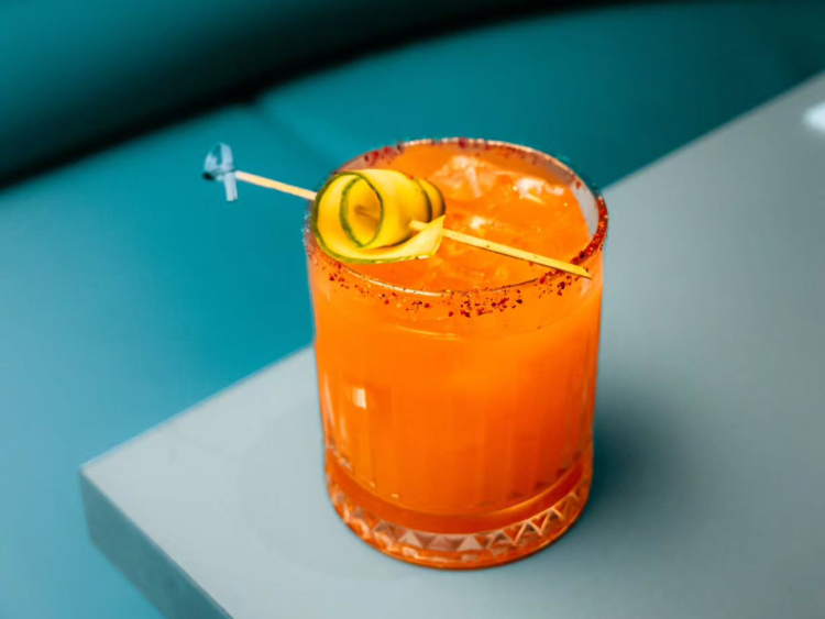 Kutumba Lounge slider image