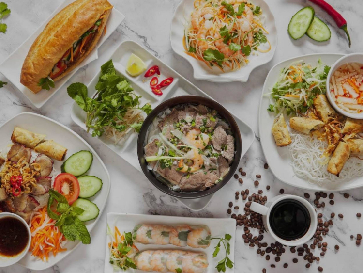 Hanoi Eats & Boba slider image