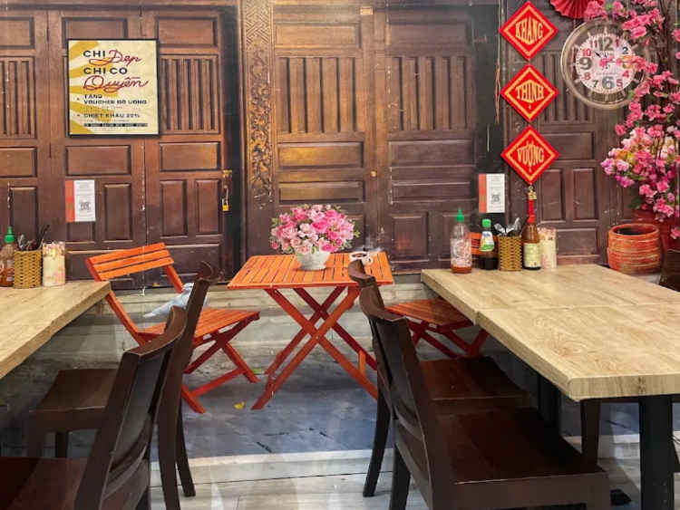 Hanoi Eats & Boba slider image