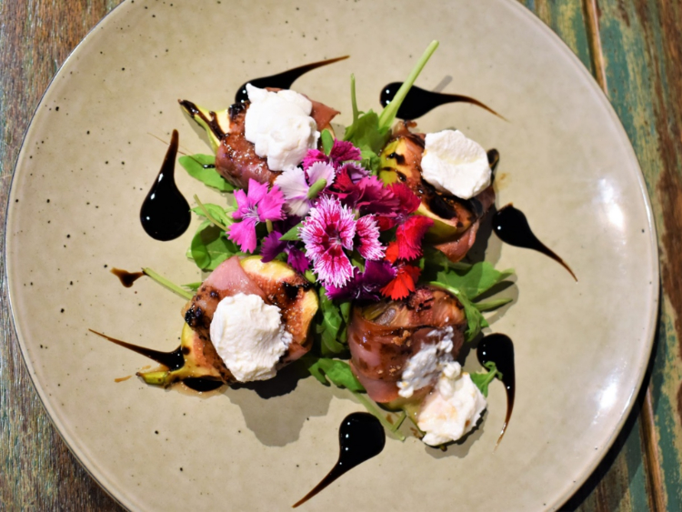 Lakeside Cafe by Chef's slider image