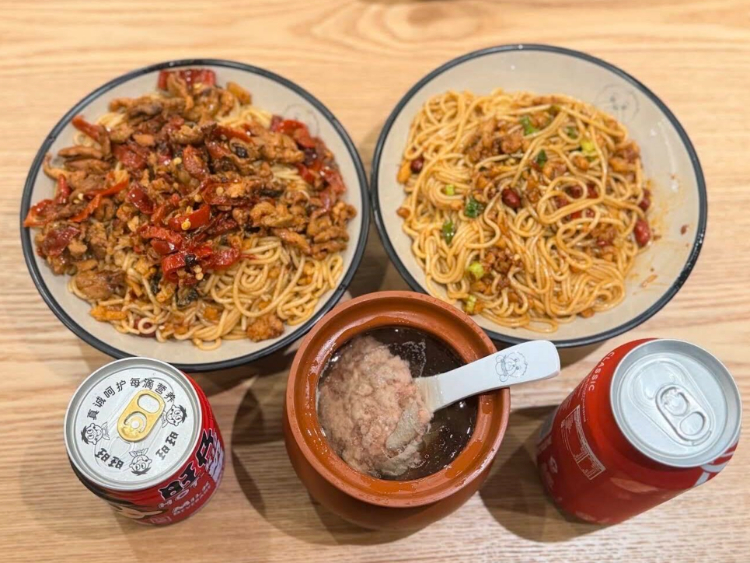 Pawpa's Noodles slider image