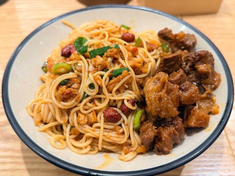 Pawpa's Noodles slider image