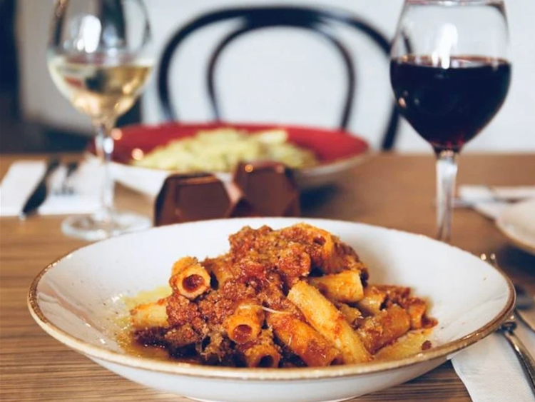 Riskalah's Italian Restaurant slider image