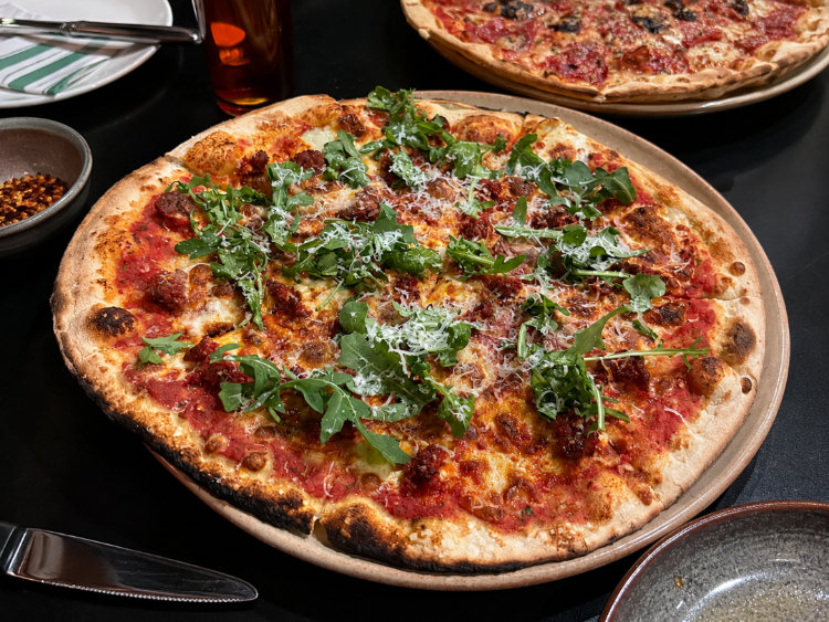 Est Pizzeria slider image