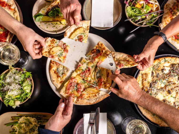 Est Pizzeria slider image